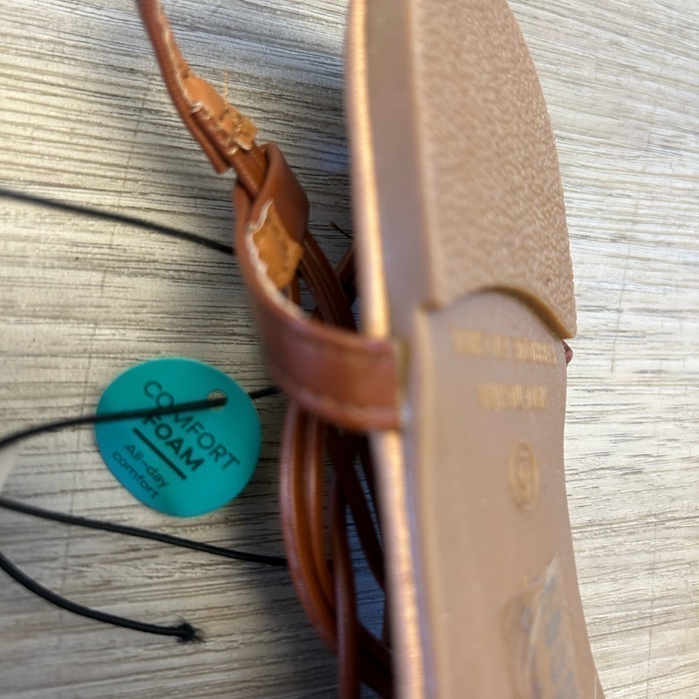 🛍️ 2/$12
New with tags women’s size 6 summer sandals - Picture 3 of 4